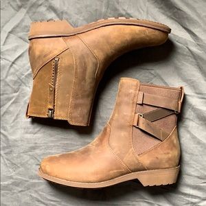 teva ellery ankle boot